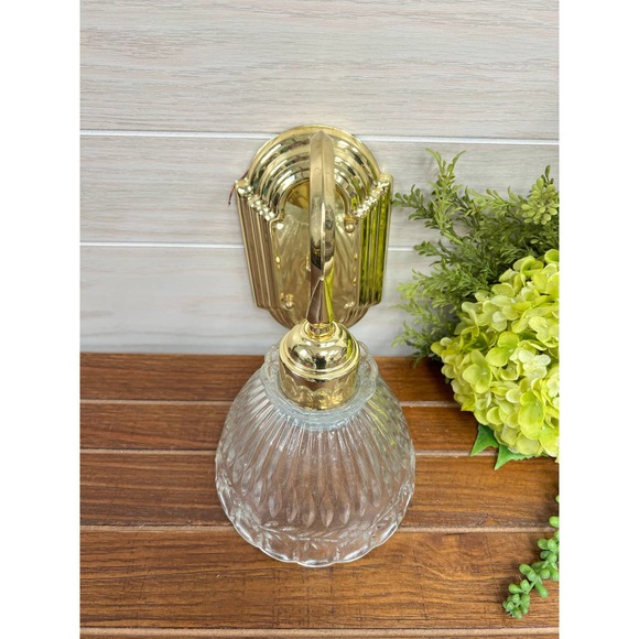 Vintage Brass Hollywood Wall Sconce Light with Scalloped Glass Shade - Picture 4 of 10